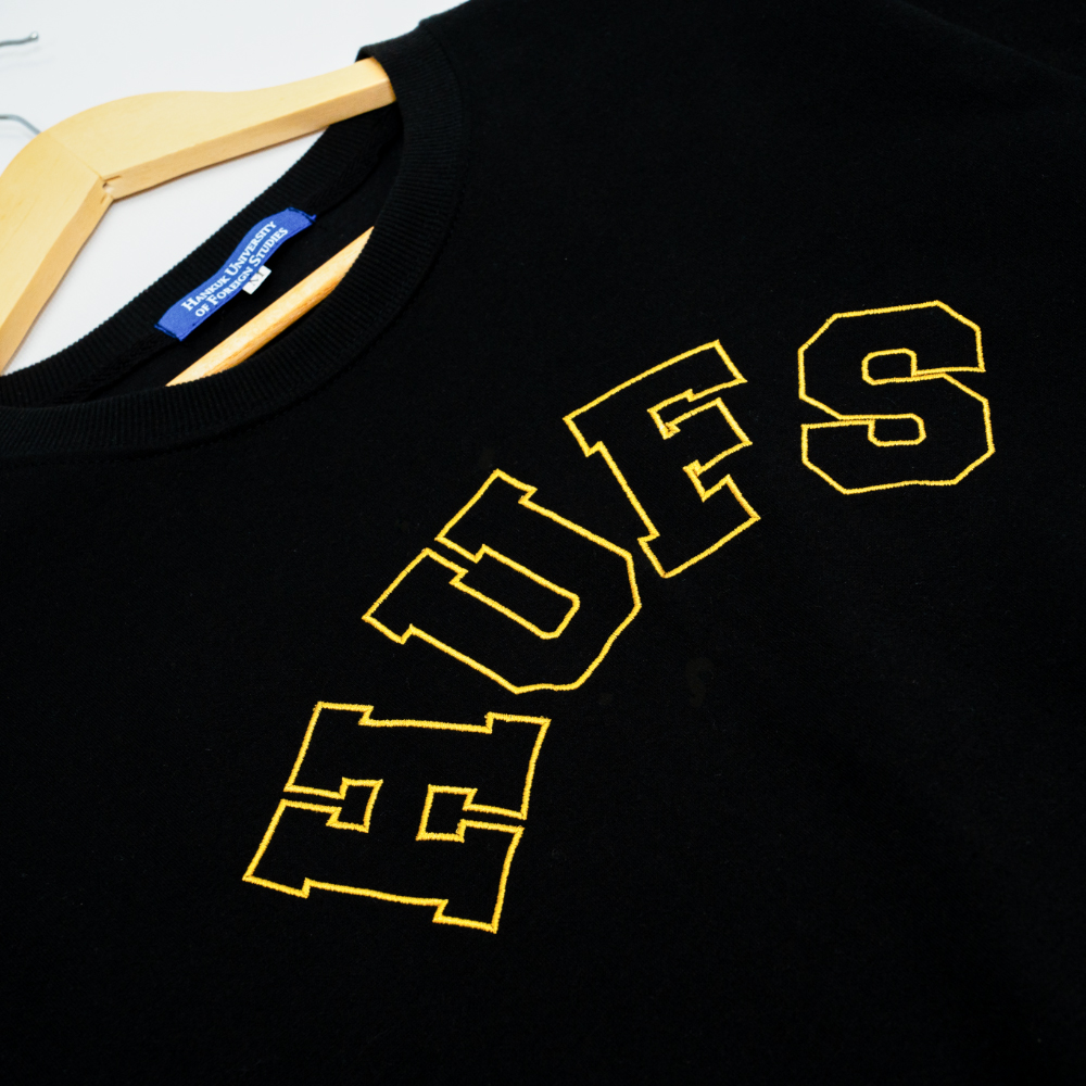 HUFS 맨투맨 티(매장 내 할인 행사 중!)